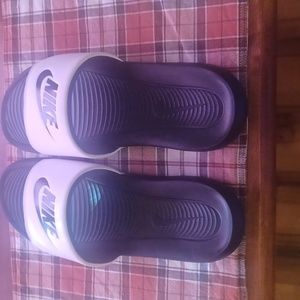 Nike slides